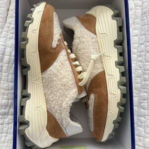 P448 NWT Jackson sneakers